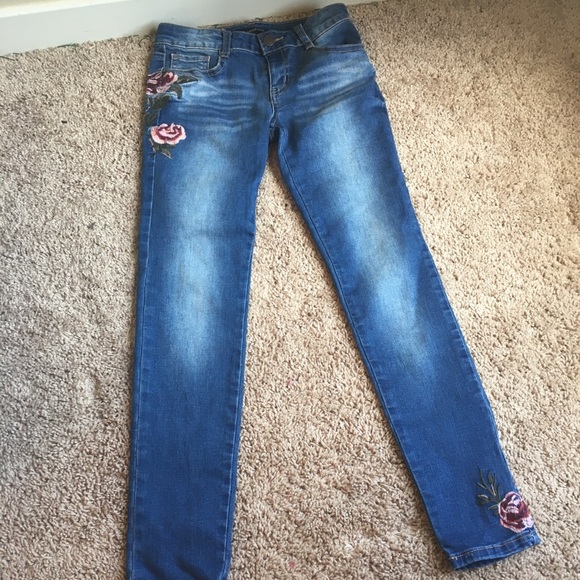Light wash jeans with roses - Picture 1 of 8
